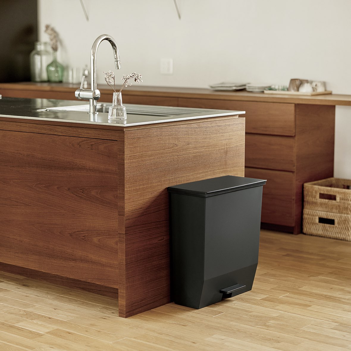 ファニチャードーム SOLOW ペダル式ゴミ箱