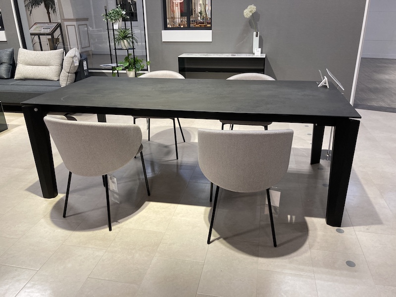 calligaris（カリガリス）の伸長式テーブルALPHA （アルファ）の展示イメージ2