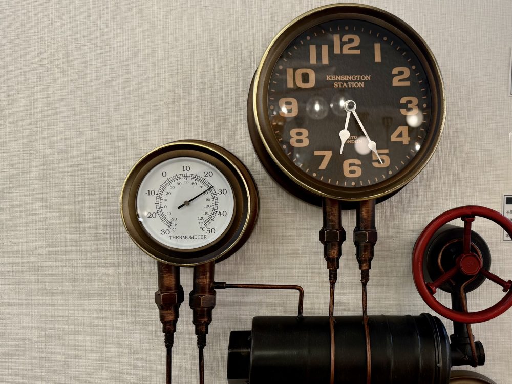 ファニチャードーム  スチームパンクがモチーフの時計