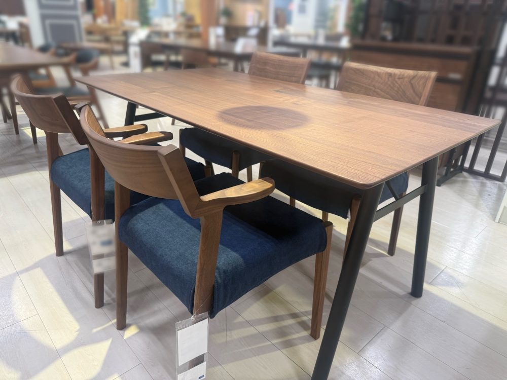 飛騨家具　ダイニングテーブル