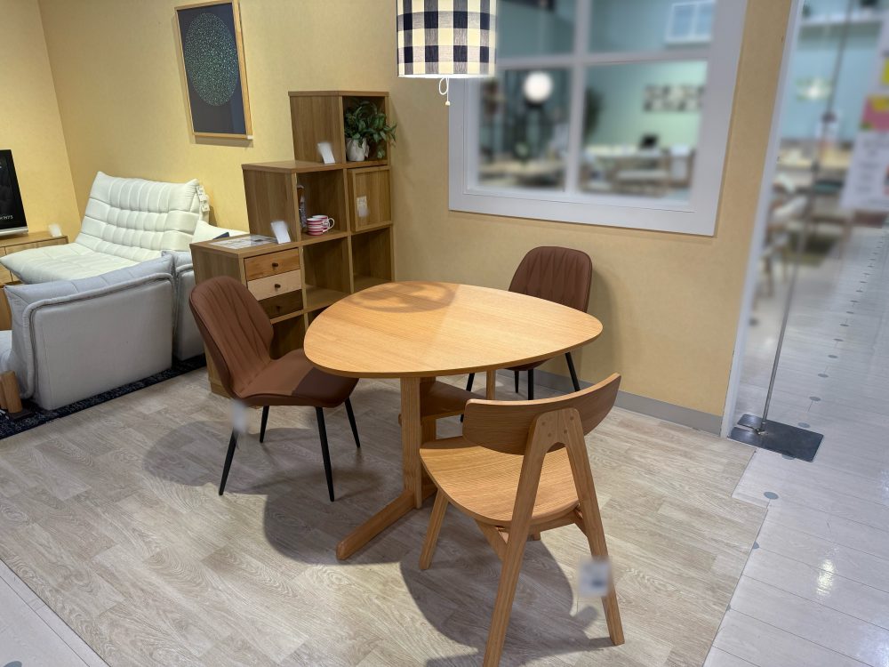 ダイニングテーブル　ギブソン