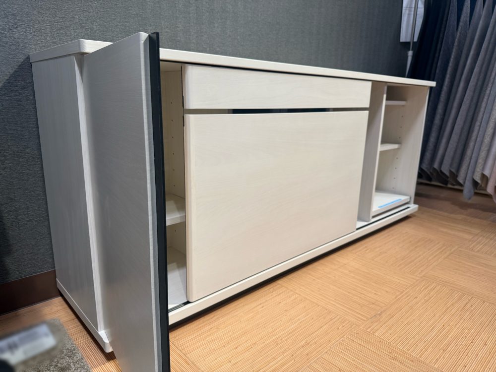 サイドボード　キャビネット　収納　ストレージ