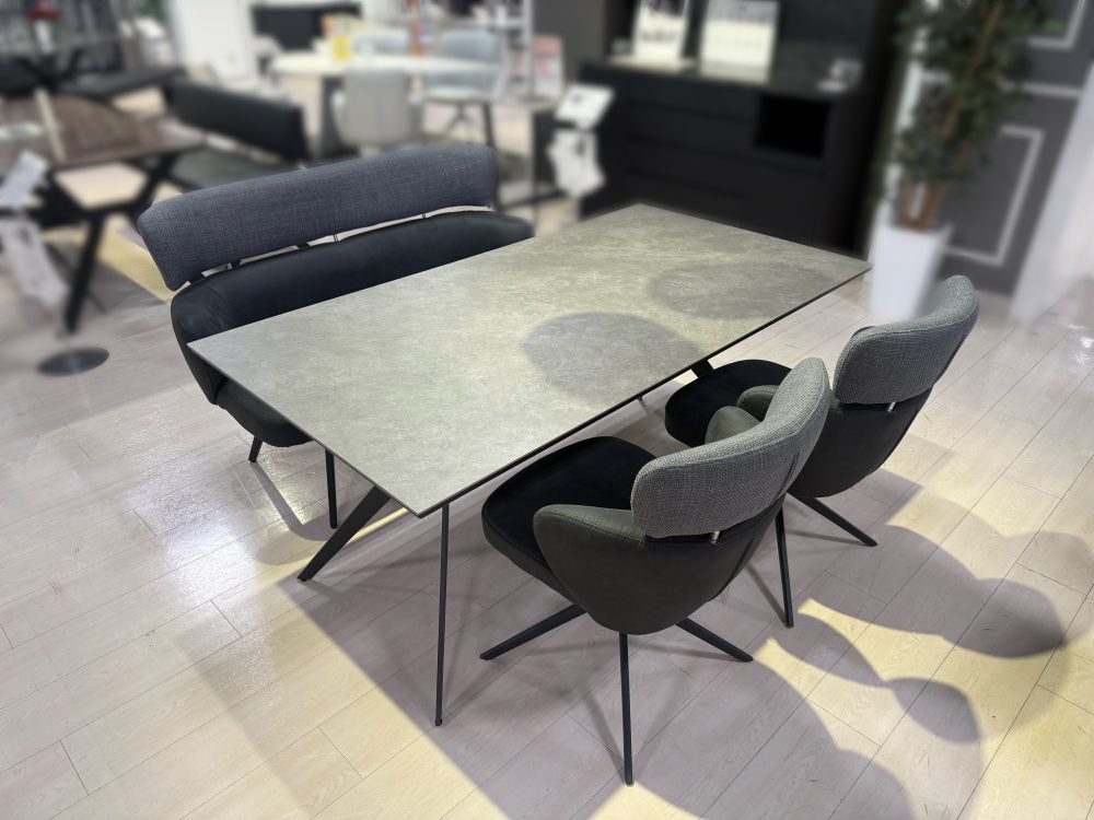 ダイニングテーブル　セラミック