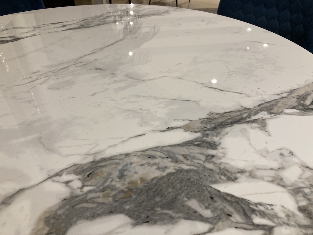 ｶﾘｶﾞﾘｽ  売り尽くし