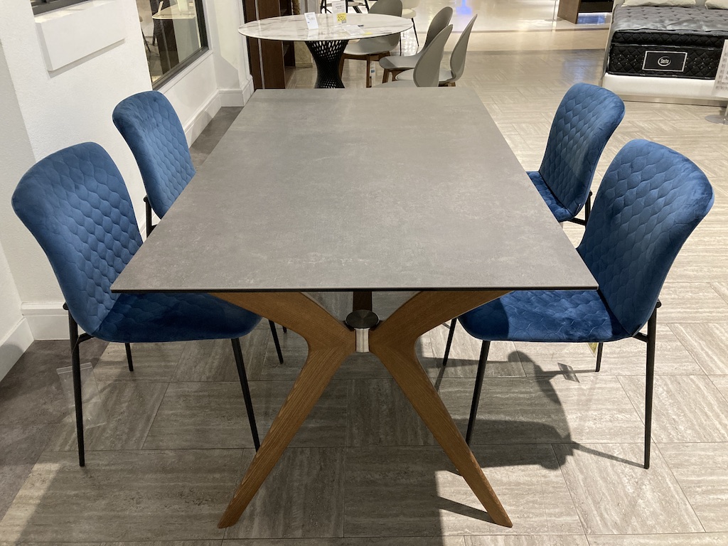 ｶﾘｶﾞﾘｽ  売り尽くし